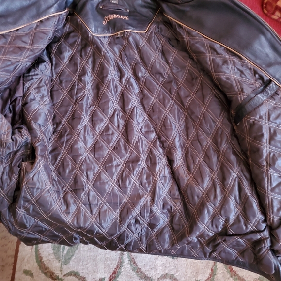 Leather jacket - Picture 2 of 3